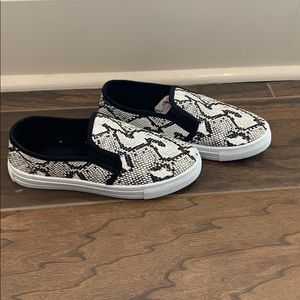 Boutique flats, never worn